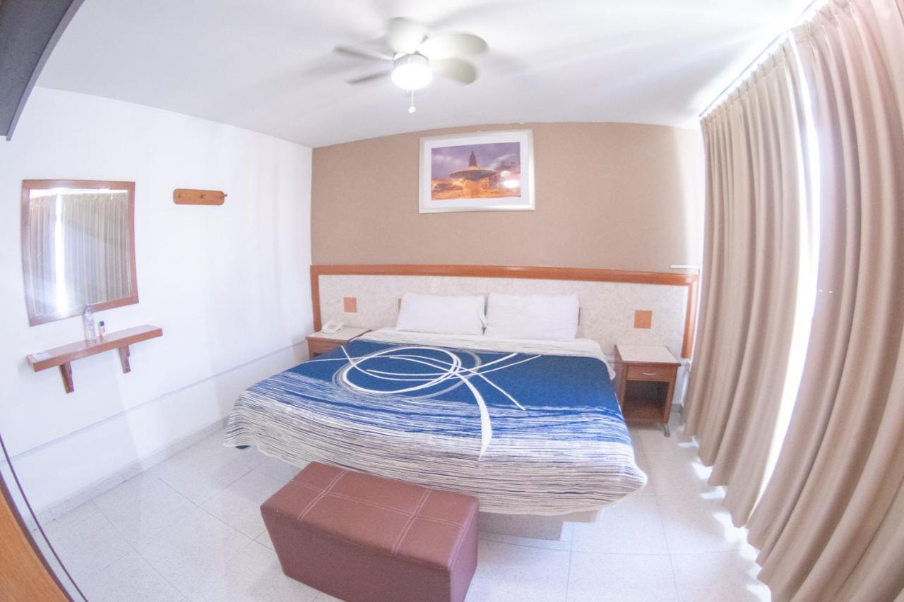 Hotel Niza Zona Piel León Esterno foto