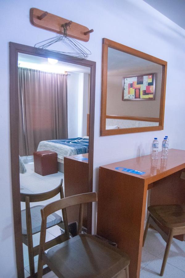 Hotel Niza Zona Piel León Esterno foto