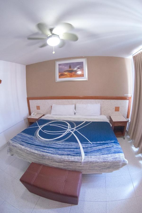 Hotel Niza Zona Piel León Esterno foto