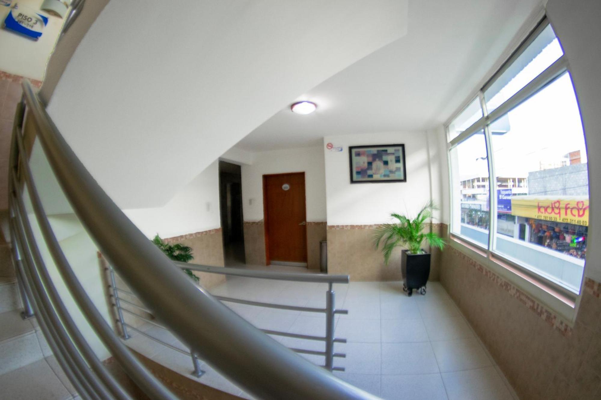 Hotel Niza Zona Piel León Esterno foto